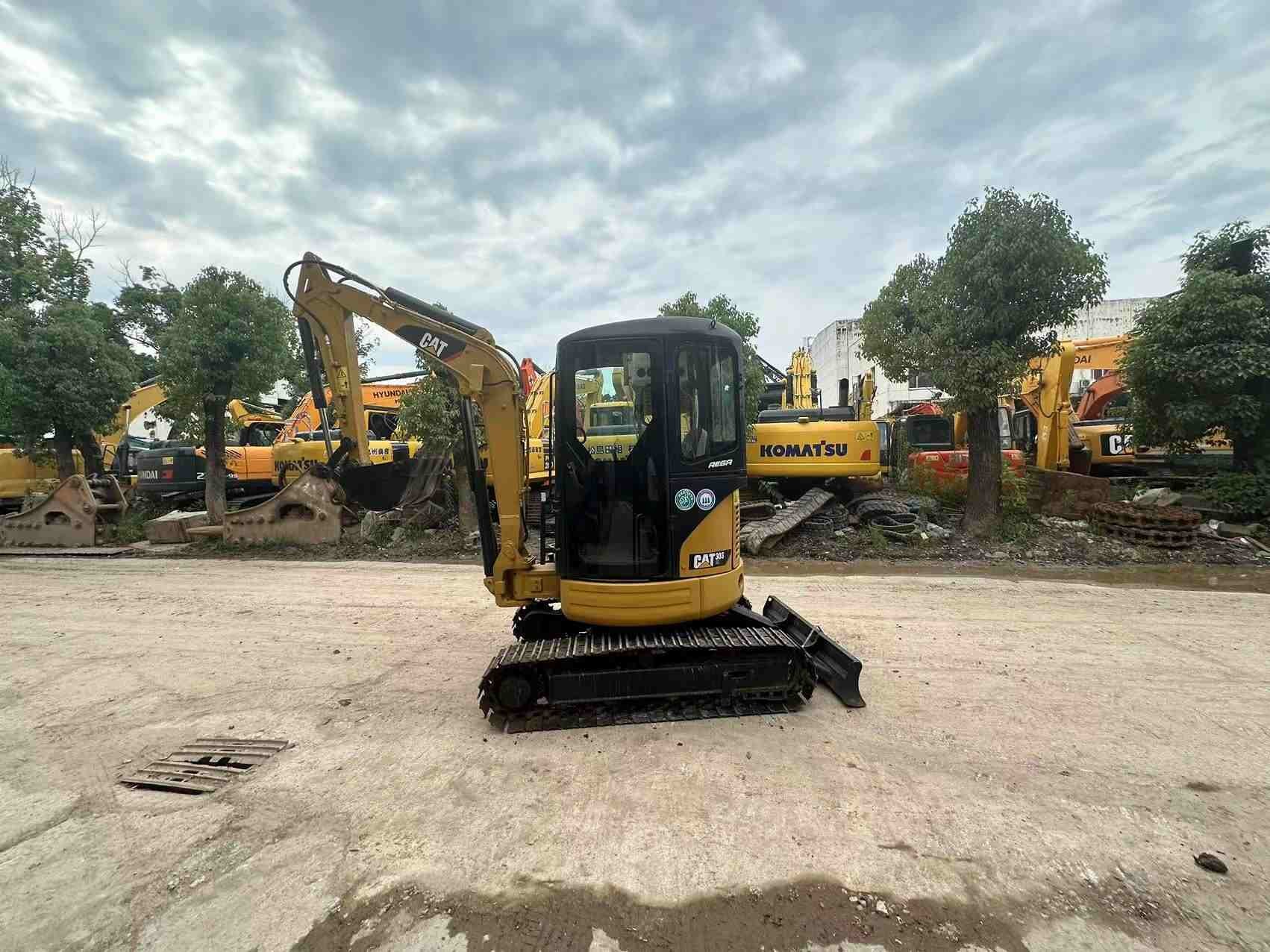 Япония Подержанный экскаватор CAT для продажи Подержанный 303C Jindongyu Machinery